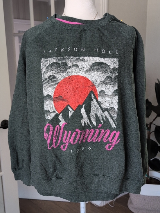Wallflower Tops - Wallflower Jackson Hole Wyoming Graphic Sweatshirt -large